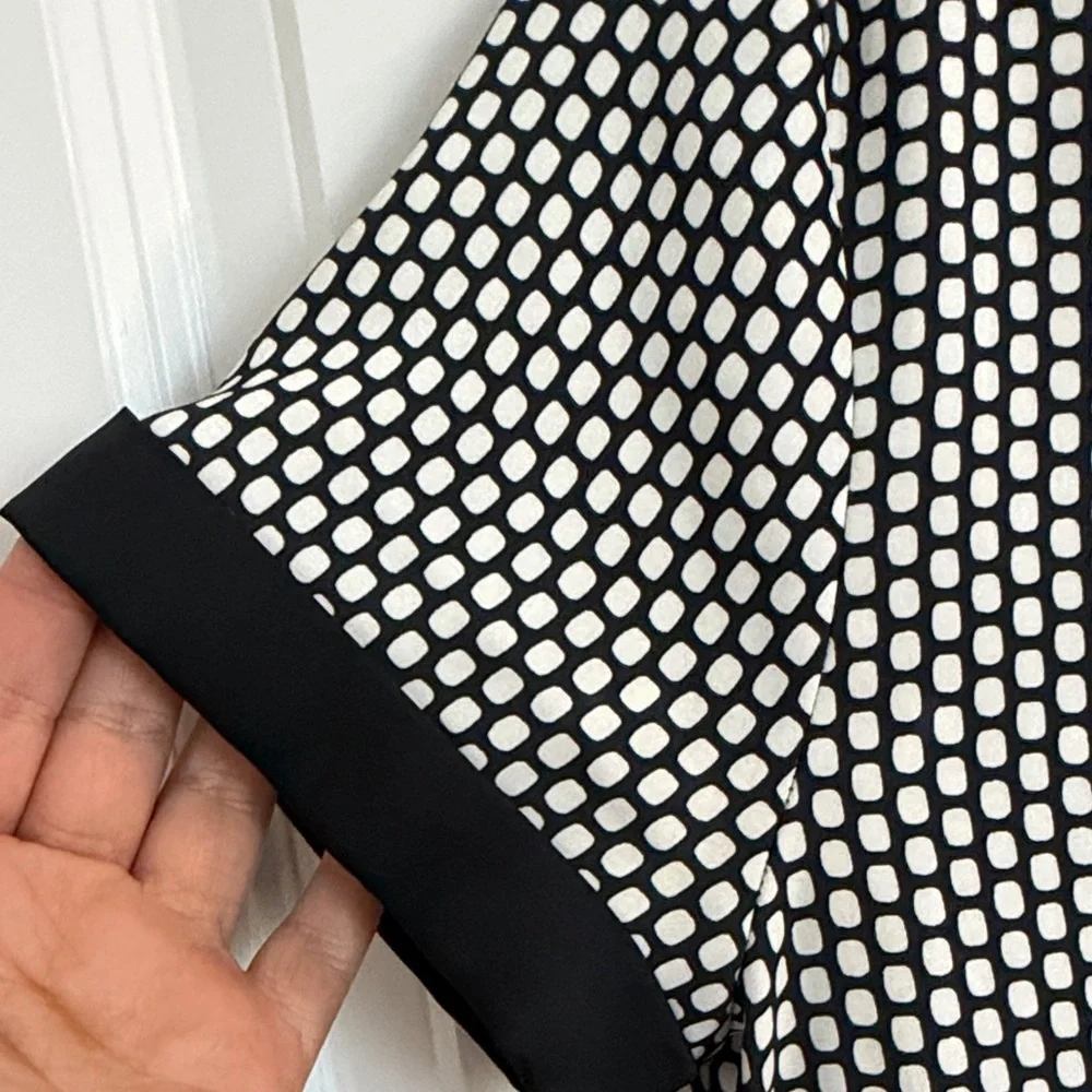 Express Black White Geometric Print Short Sleeve Blouse Size XS - Picture 4 of 6